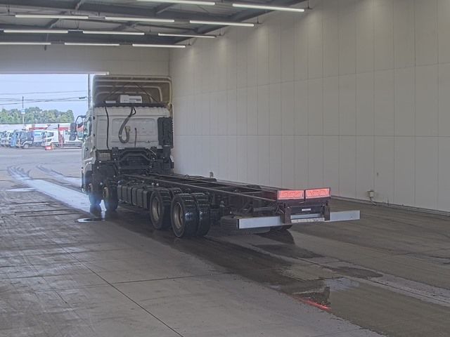 2018 Nissan Diesel クオン chassis auction photo 2