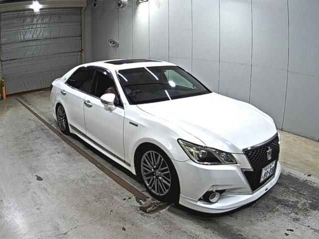 2014 Toyota Crown Athlete S Modellista Aero Moonroof Japan auction vehicle