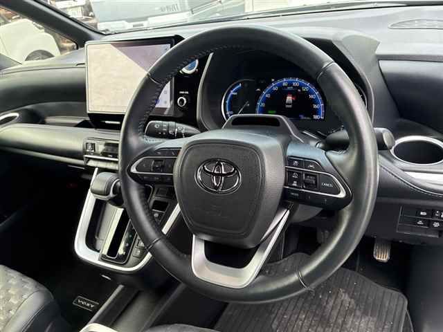 2022 Toyota Voxy S-G auction photo 3