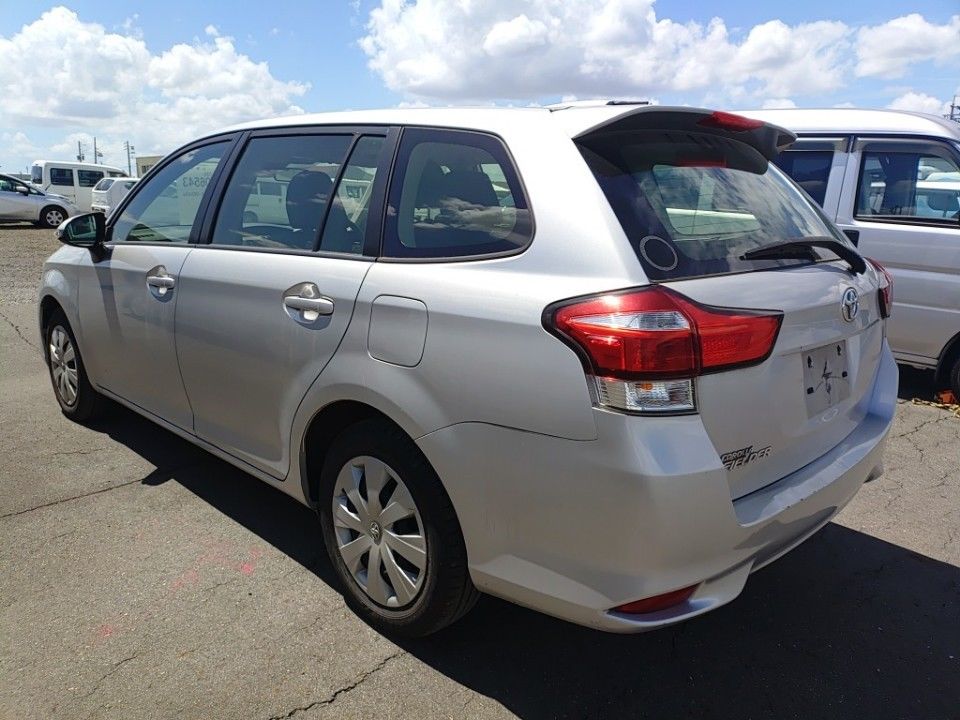 2017 Toyota Corolla Fielder auction photo 6