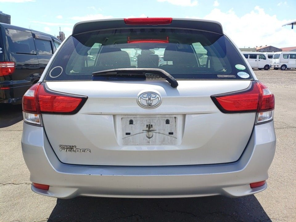 2017 Toyota Corolla Fielder auction photo 5