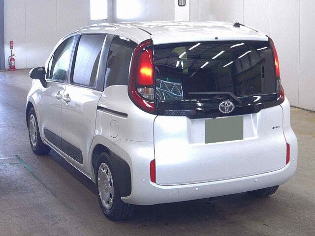 2026 Toyota Sienta Hybrid G auction photo 2