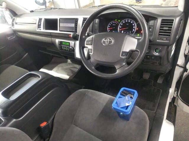 2019 Toyota Hiace Grand Cabin 4WD auction photo 3