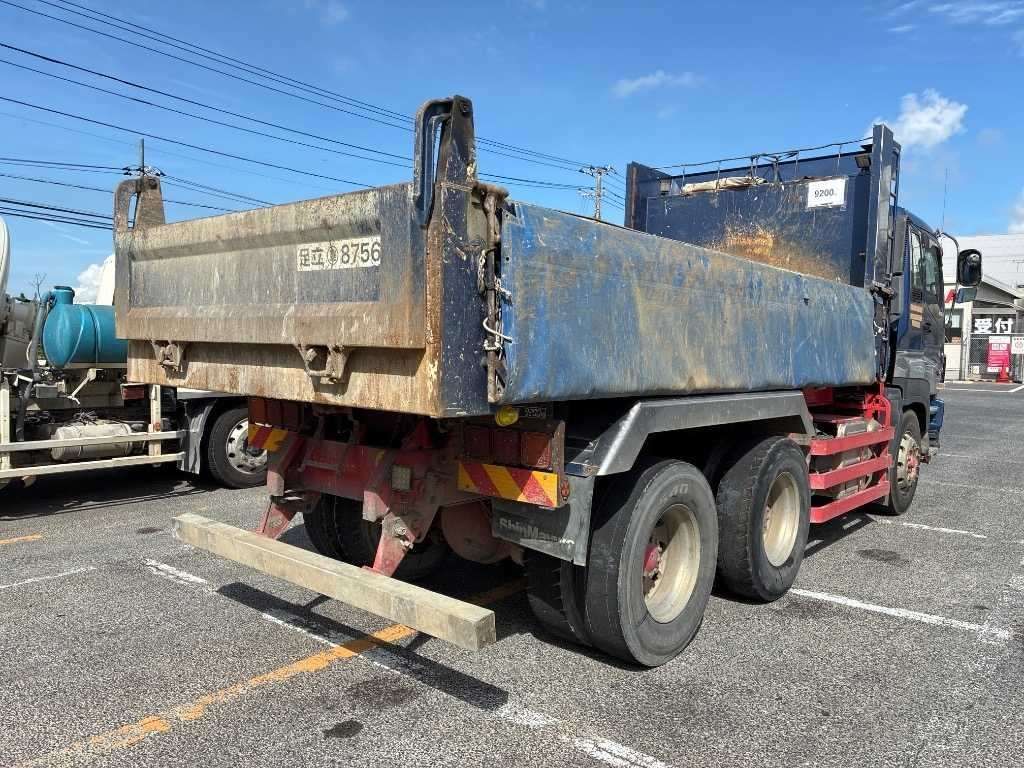 2014 Isuzu Giga dump auction photo 2