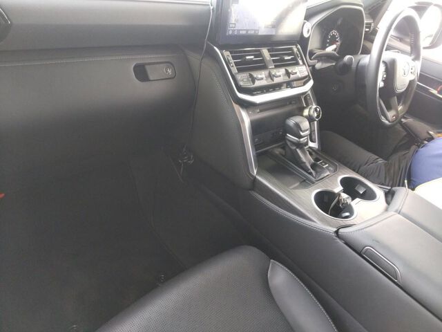 2024 Toyota Land Cruiser GR Sport 4WD auction photo 3