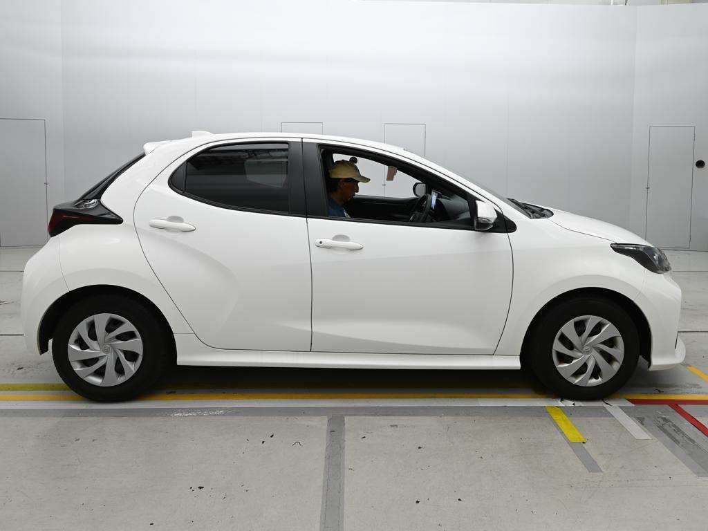 2023 Toyota Yaris X スマートエントリーパッケージ auction photo 3