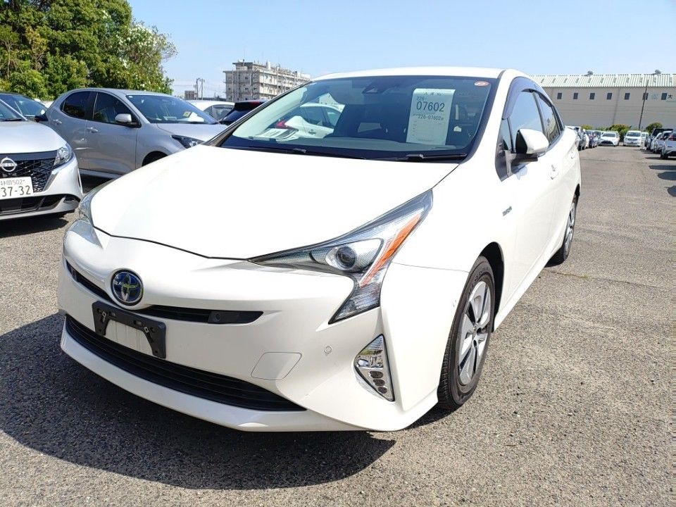 Japan Auction Vehicles 23 2017 Toyota Prius auction photo