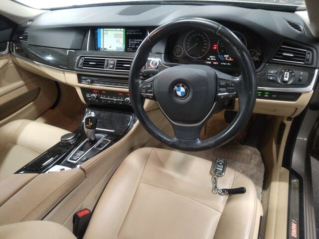 2016 BMW 5 Series 523D Luxury auction photo 3