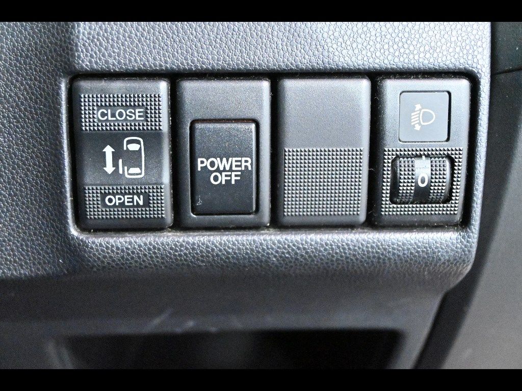 2011 Mazda Premacy 20E auction photo 9