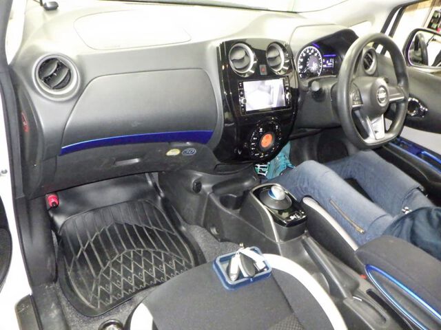 2018 Nissan Note EパワーX auction photo 3