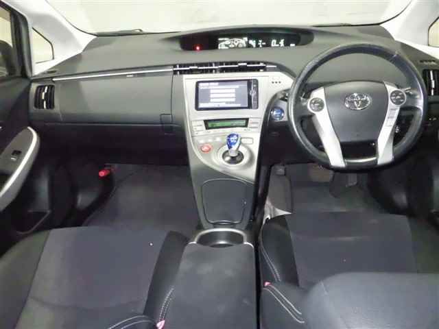 2013 Toyota Prius G auction photo 3