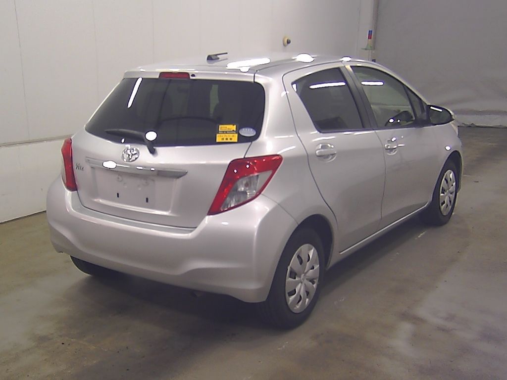 2012 Toyota ヴィッツ 5HB F auction photo 2
