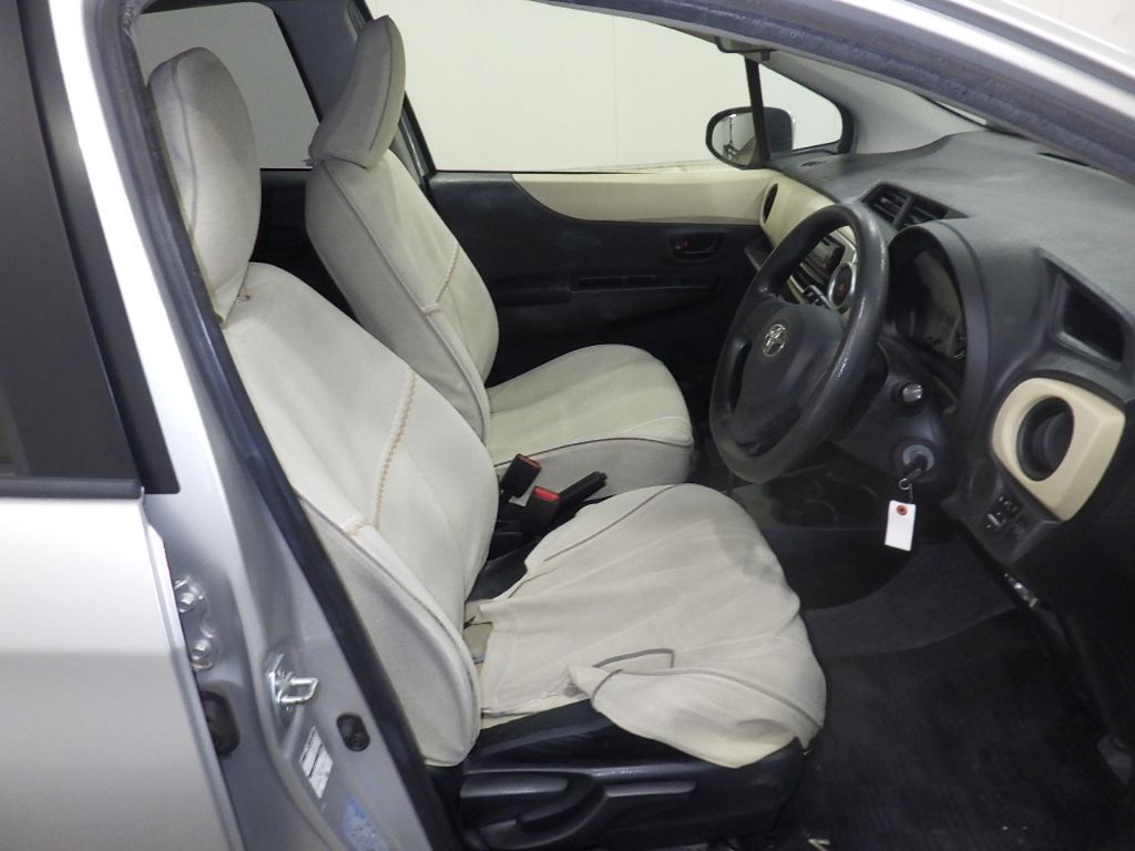 2012 Toyota ヴィッツ 5HB F auction photo 6