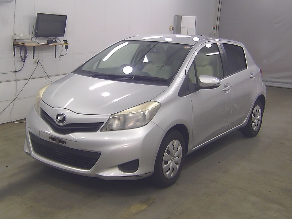 2012 Toyota ヴィッツ 5HB F auction photo 4