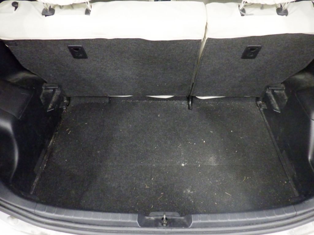2012 Toyota ヴィッツ 5HB F auction photo 9