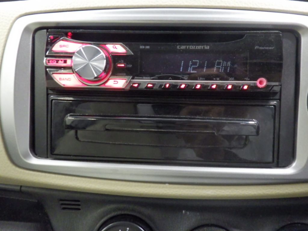 2012 Toyota ヴィッツ 5HB F auction photo 8