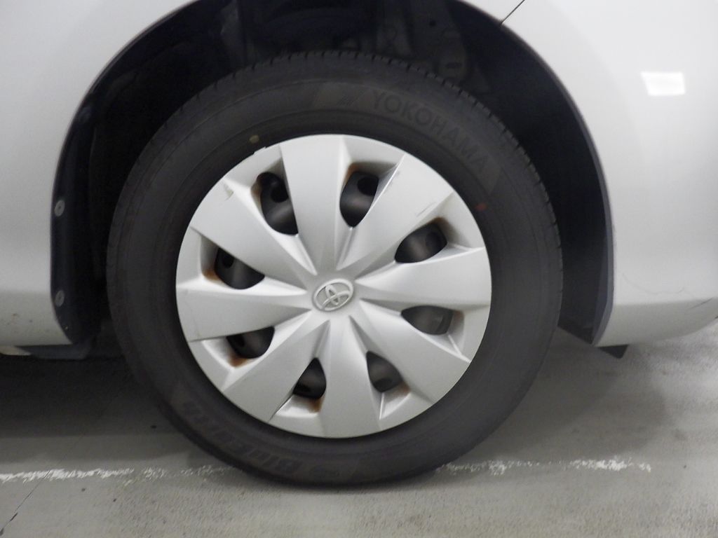 2012 Toyota ヴィッツ 5HB F auction photo 10
