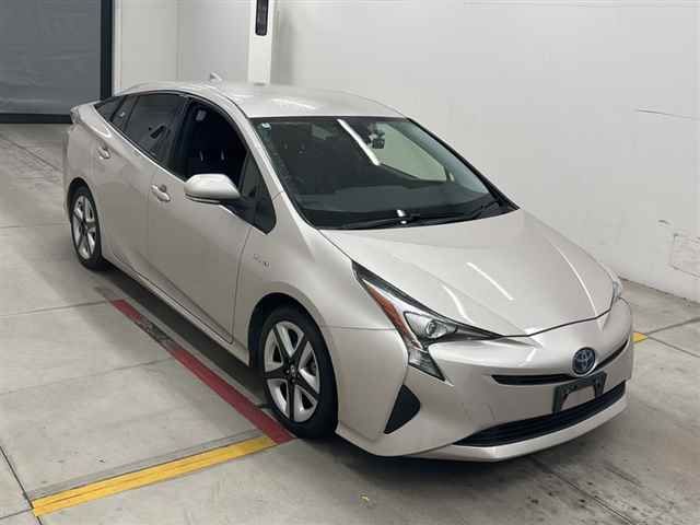 Japan Auction Vehicles 12 2016 Toyota Prius Sツーリングセレクション auction photo