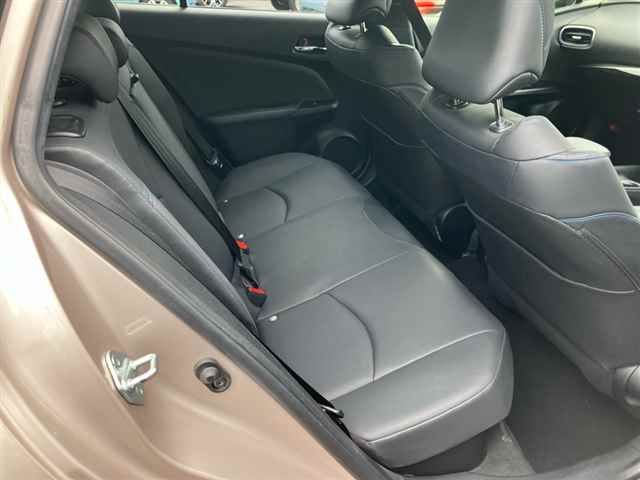 2016 Toyota Prius Sツーリングセレクション auction photo 8