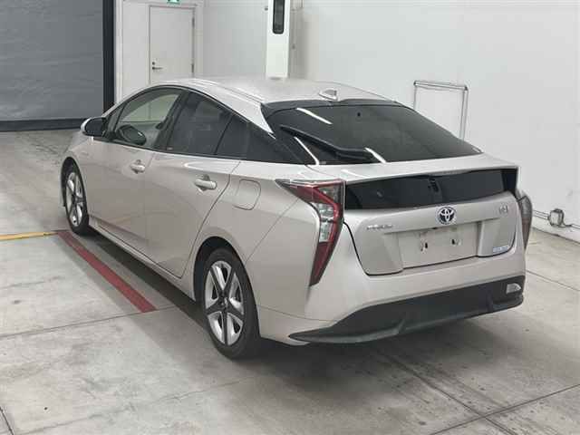 2016 Toyota Prius Sツーリングセレクション auction photo 2