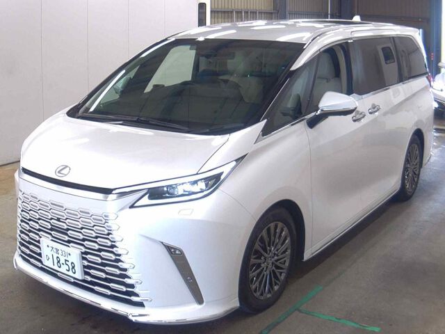 2025 Lexus LM LM500H Version L 4WD auction photo 4