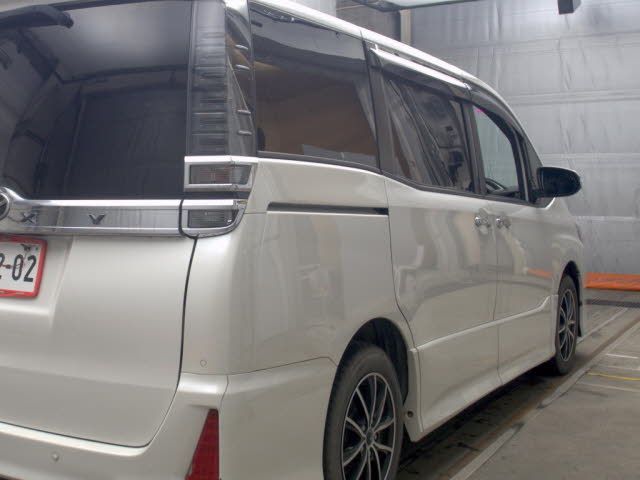 2021 Toyota Voxy ZS Kirameki III 7 people auction photo 5