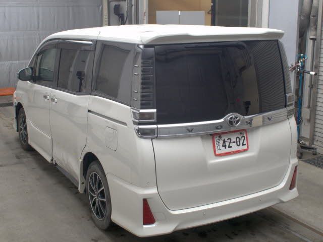 2021 Toyota Voxy ZS Kirameki III 7 people auction photo 2