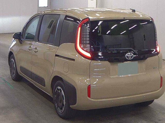 2026 Toyota Sienta Hybrid Z auction photo 2