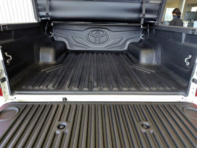 2023 Toyota Hilux Z GR Sport 4WD auction photo 6