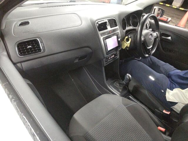 2015 Volkswagen ポロ ブルーモーション auction photo 3