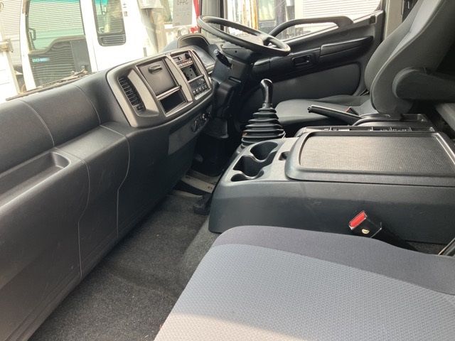 2016 Hino Ranger Aluminum van auction photo 5