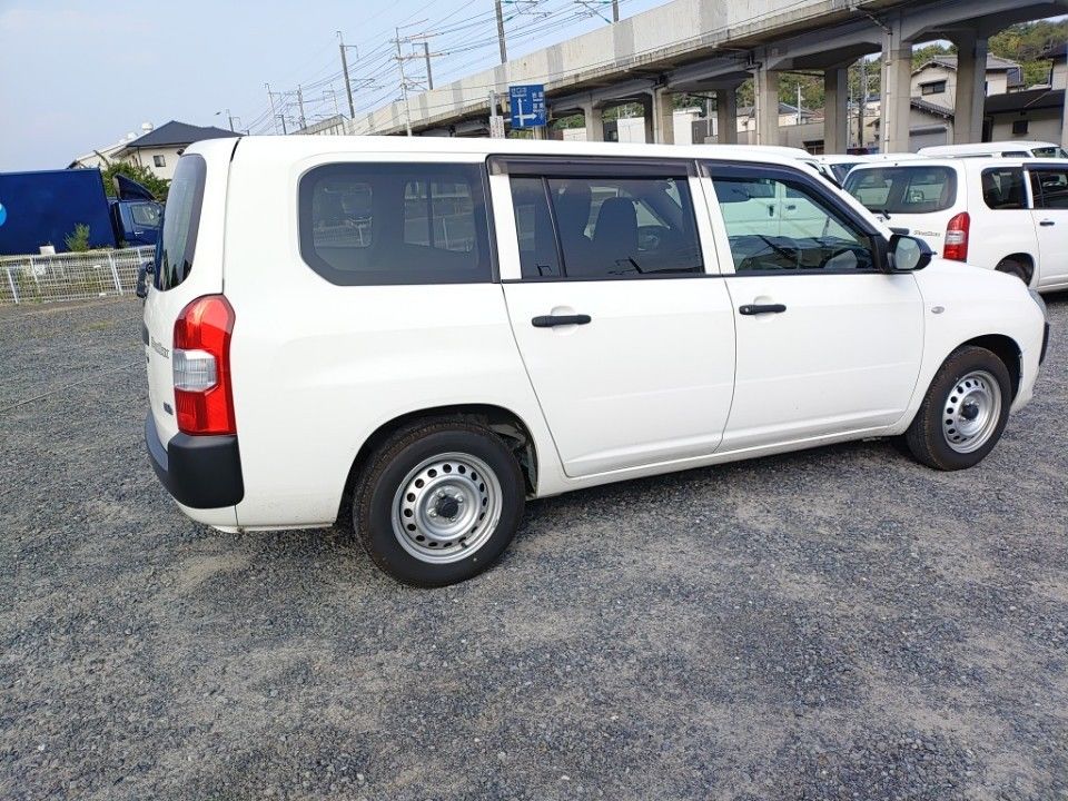 2022 Toyota Probox auction photo 2