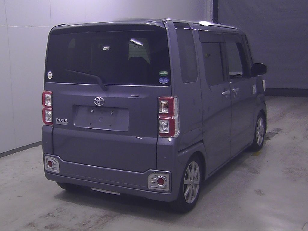 2017 Toyota ピクシスメガ L SAII auction photo 2