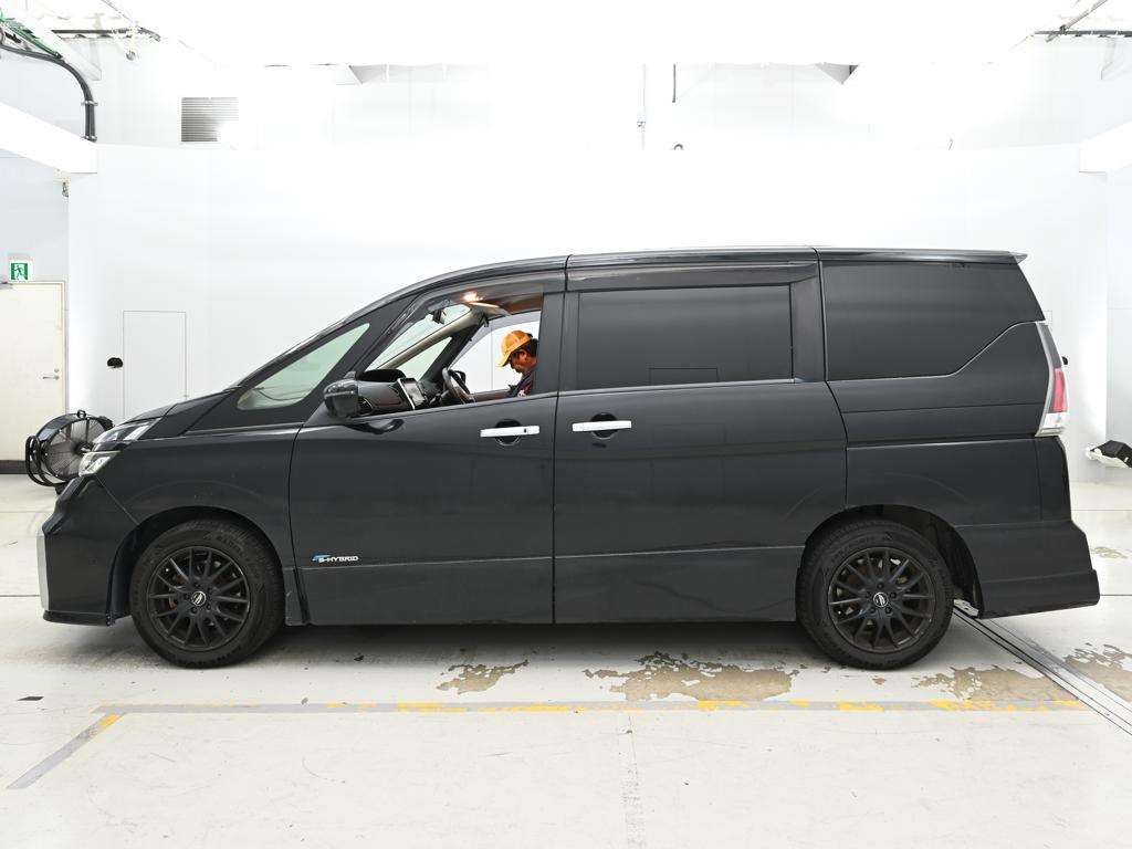 2017 Nissan Serena Rider 4WD auction photo 4