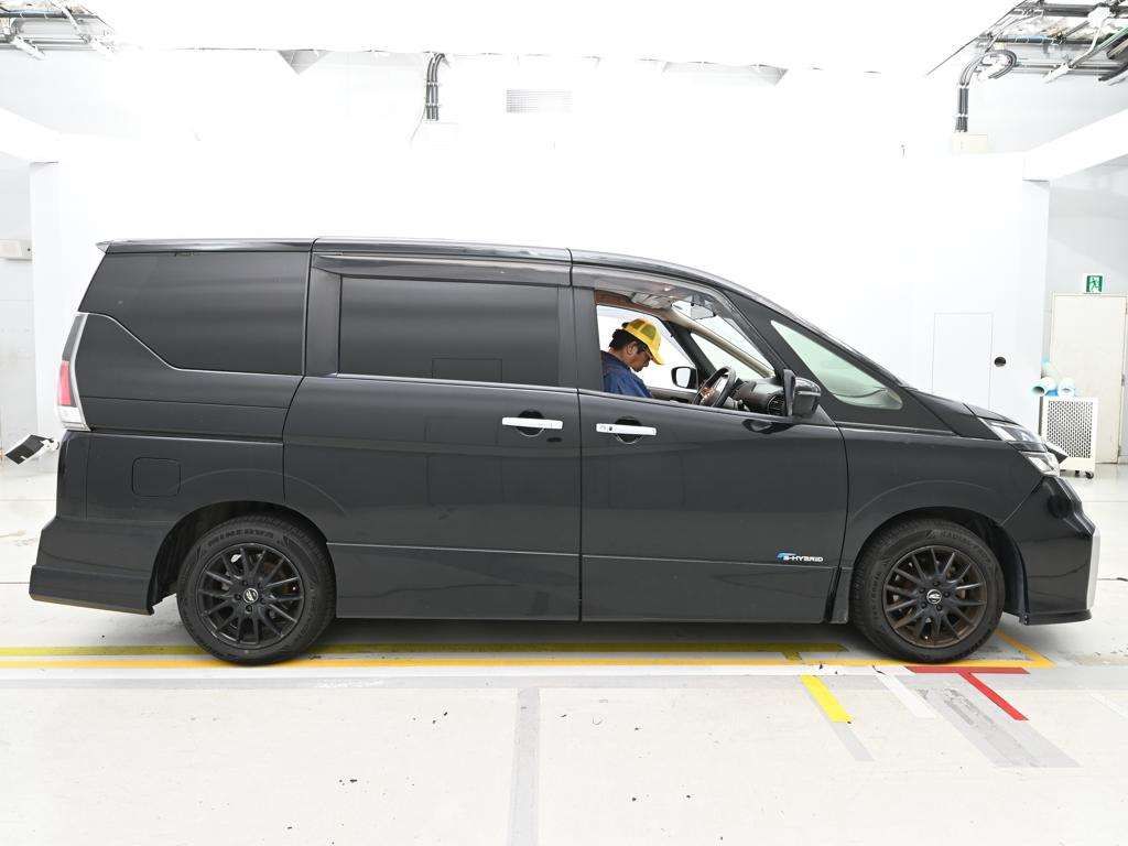 2017 Nissan Serena Rider 4WD auction photo 3