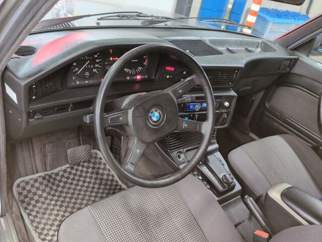 1988 BMW 5 Series 520I auction photo 3