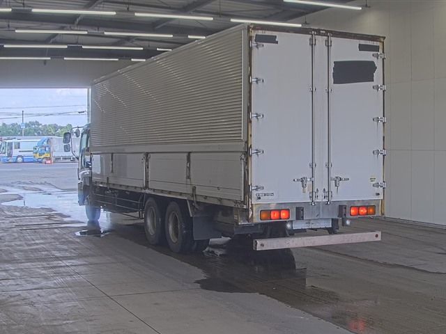 2010 Isuzu Giga アルミウイング auction photo 2