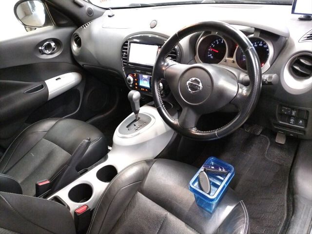 2012 Nissan Juke 16GT4プレミホワイト 4WD auction photo 3