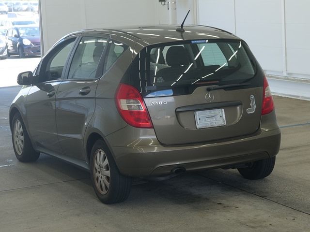 2011 Mercedes-Benz A180 auction photo 2