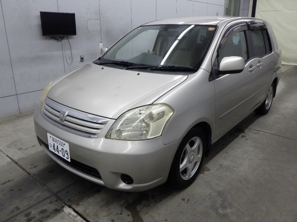 2004 Toyota Raum auction photo 4