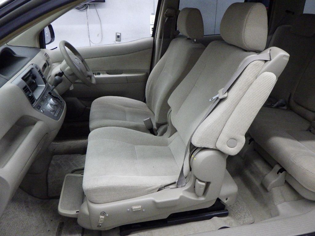 2004 Toyota Raum auction photo 9