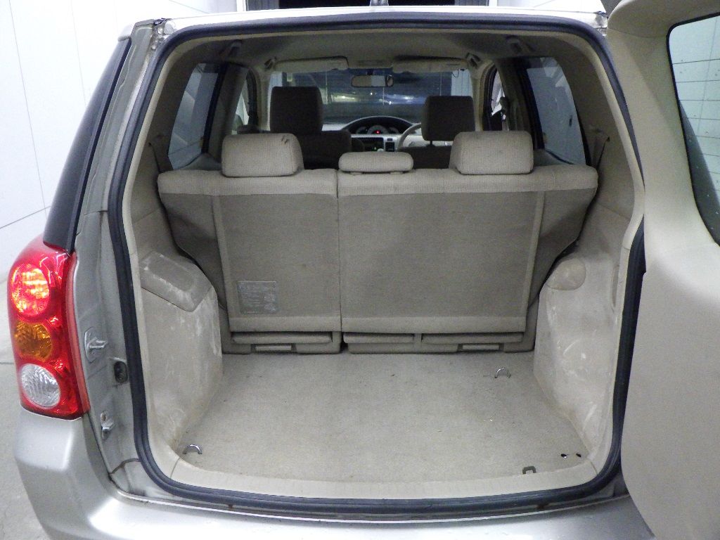 2004 Toyota Raum auction photo 10