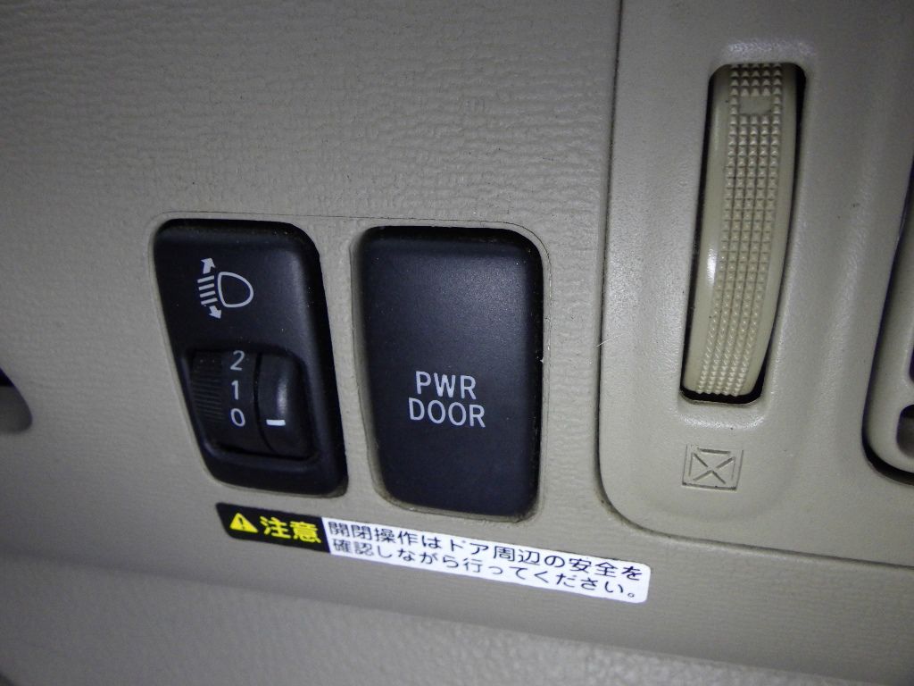 2004 Toyota Raum auction photo 8
