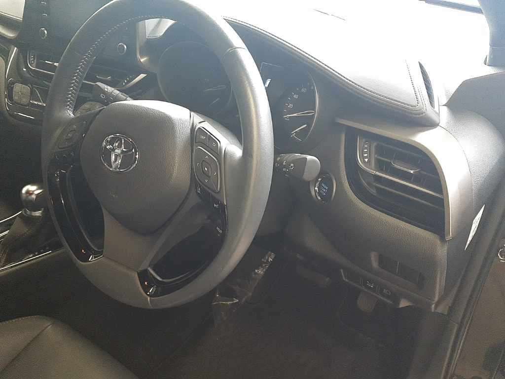 2022 Toyota C-HR G-T Mode Nero Safety 4WD auction photo 9