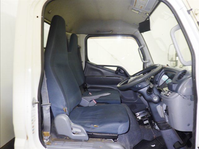 2013 Mitsubishi Fuso Canter Van auction photo 6