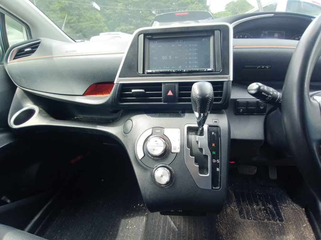 2021 Toyota Sienta G 4WD auction photo 11