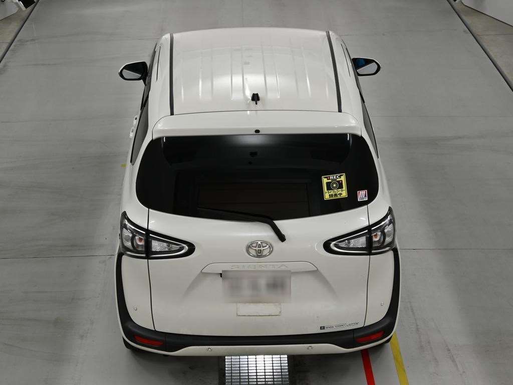 2021 Toyota Sienta G 4WD auction photo 8