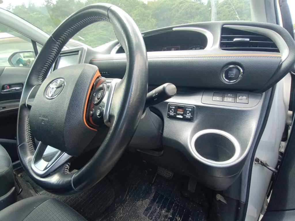 2021 Toyota Sienta G 4WD auction photo 9