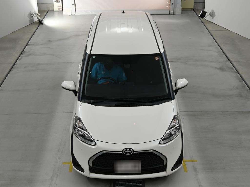2021 Toyota Sienta G 4WD auction photo 7