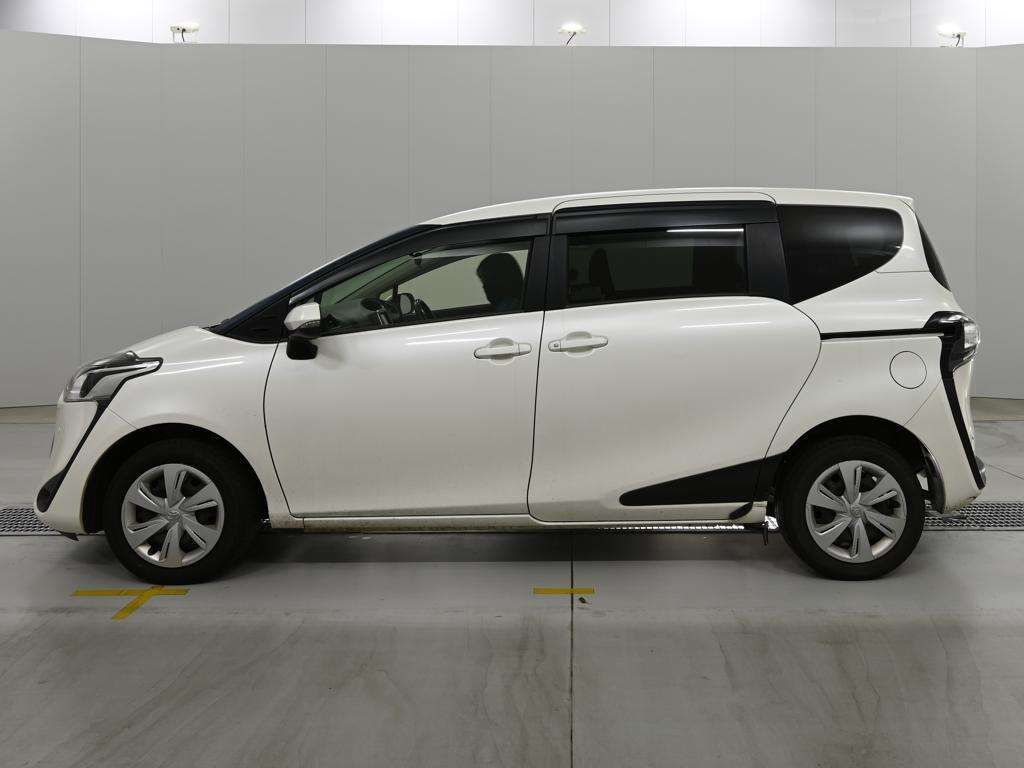 2021 Toyota Sienta G 4WD auction photo 4